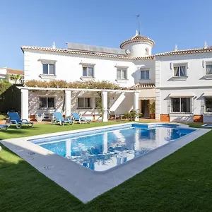 https://villa-eden-nerja-29780.1costadelsol.com